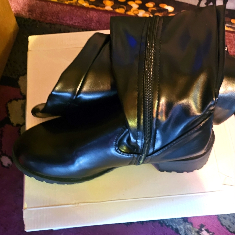 Black Fold-Over Boots 4T (Size 9) Womens